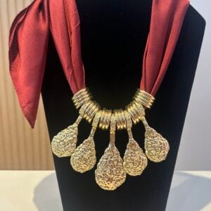 Collar Pañuelo Granate